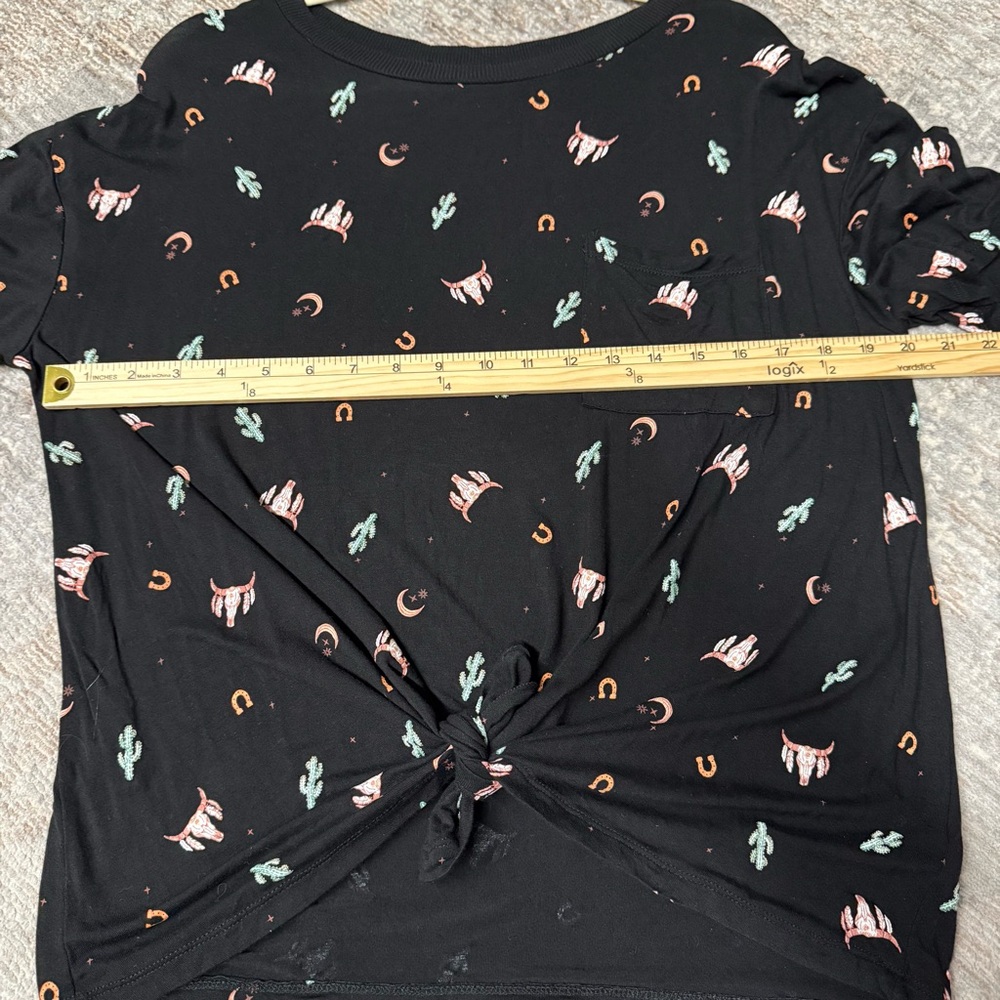 No Boundaries NOBO Black Patterned Western Night Sky Tie Front Women's Top - Picture 7 of 9